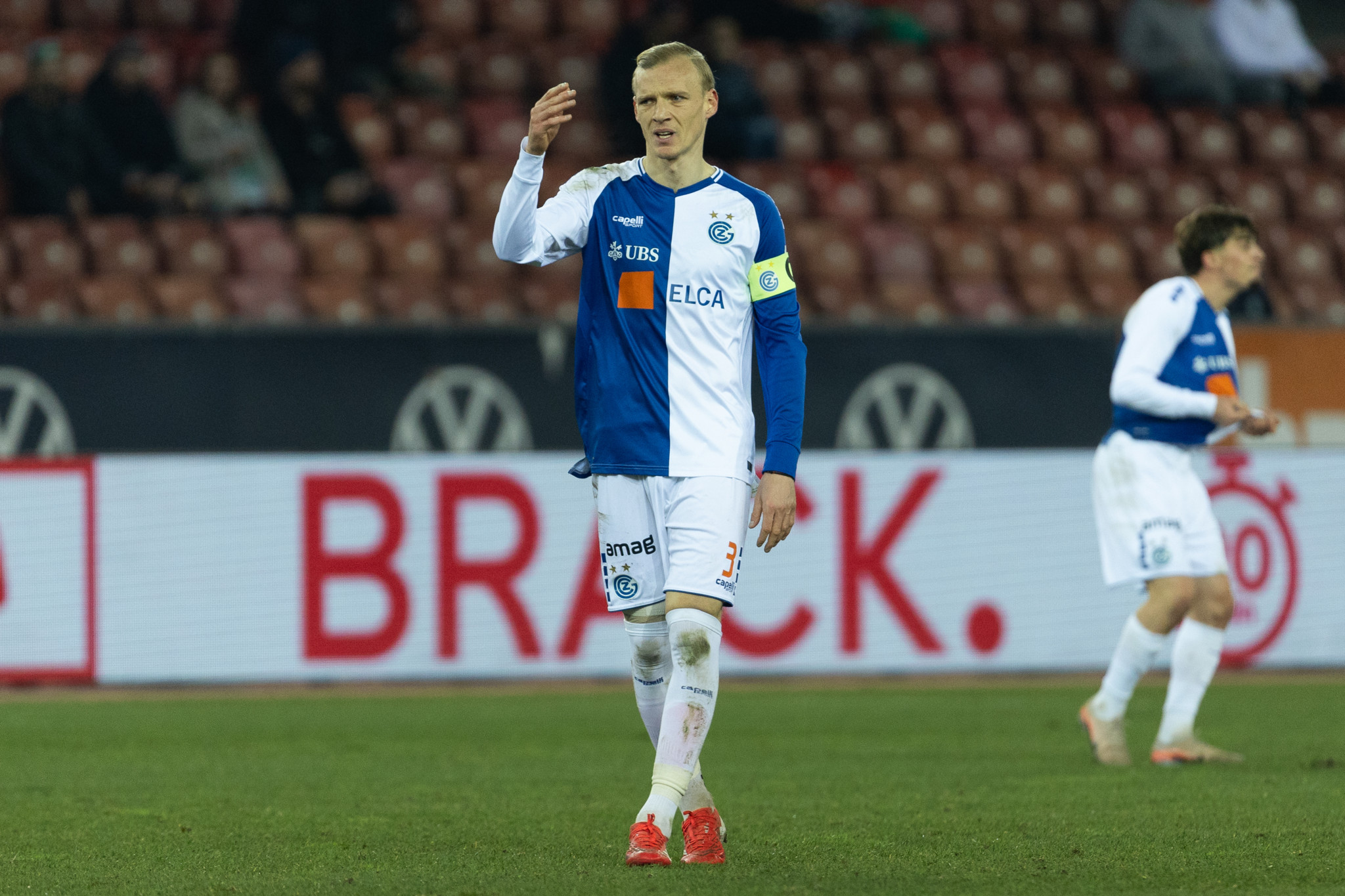 Saulo Decarli vom Grasshopper Club Zürich im Super-League-Spiel gegen den FC St. Gallen am 21. Dezember 2024.