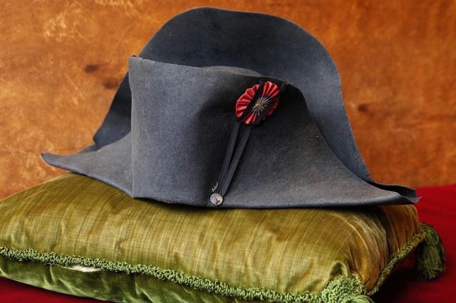 Atosa Chapeau Bicorne Napoléon – Velours Noir, Rubans Dorés, Taille Unique, Pour Déguisement Révolution
