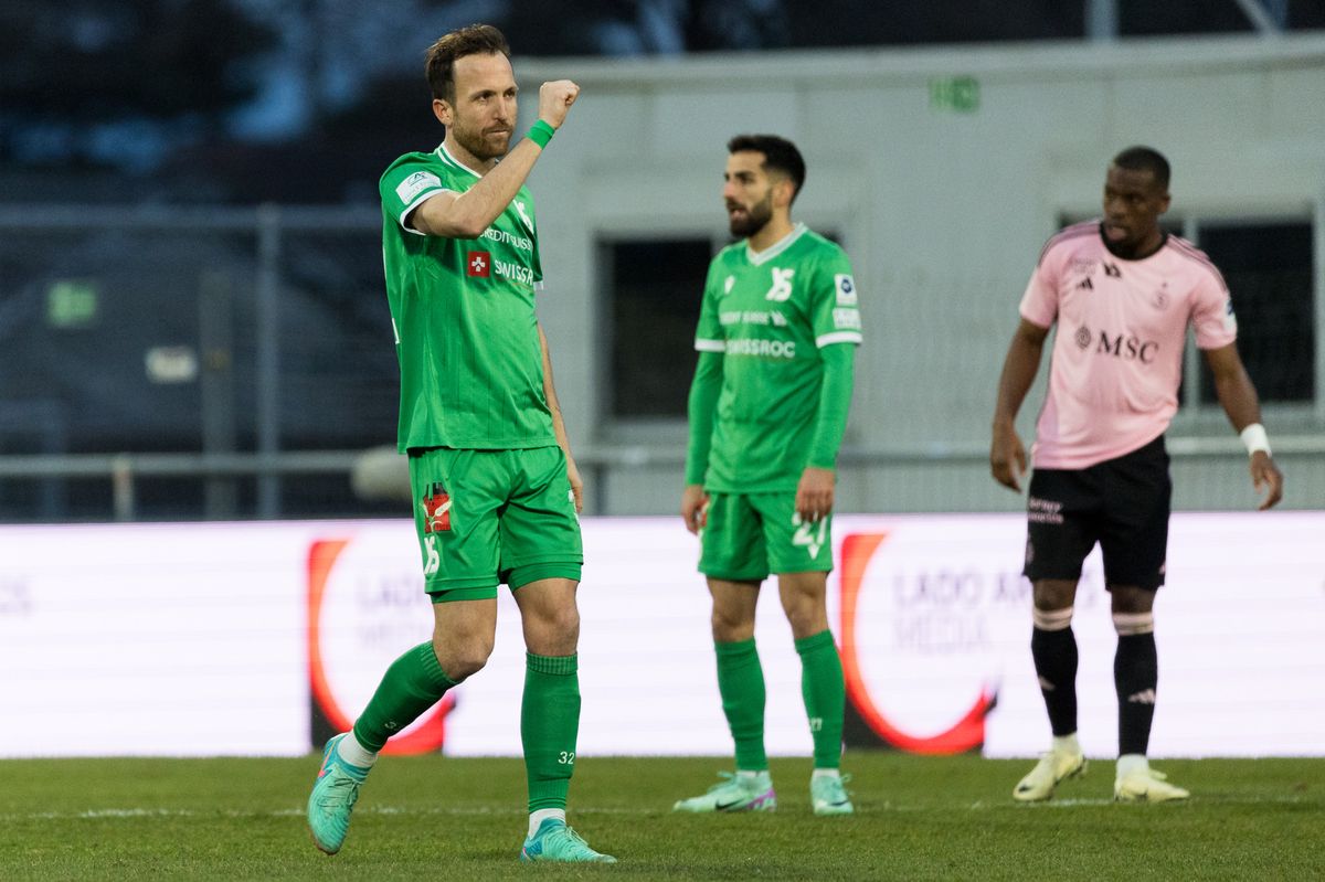 Joie de Anthony Sauthier (Yverdon) apres son but pur le 2-1, Varol Tasard (Yverdon), Dereck Kutesa (SFC), pendant la rencontre entre le Yverdon Sport FC et le Servette FC, comptant pour le championnat de super league, le dimanche 11 fevrier 2024 au Stade Municipal, a Yverdon (Bastien Gallay / GallayPhoto)