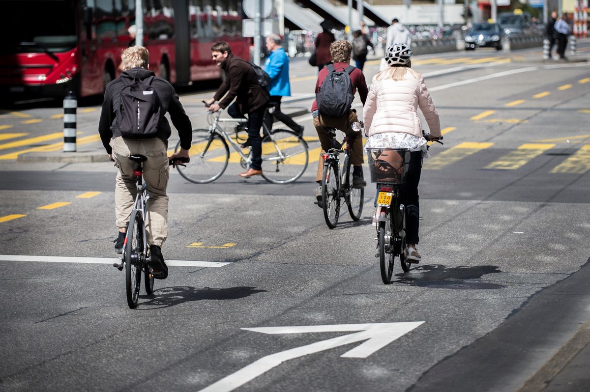 Normale Velos und E-Bikes auf der Schanzebruecke. © Franziska Rothenbuehler