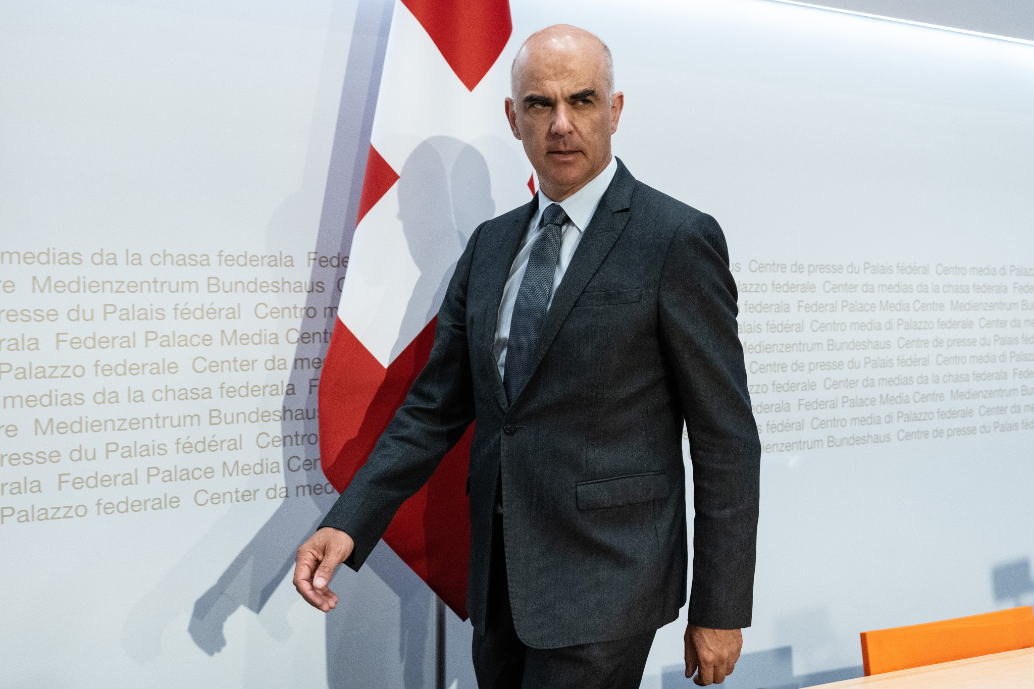 Hier geht einer, der zunehmend über den Dingen zu stehen schien: SP-Bundesrat Alain Berset. 
