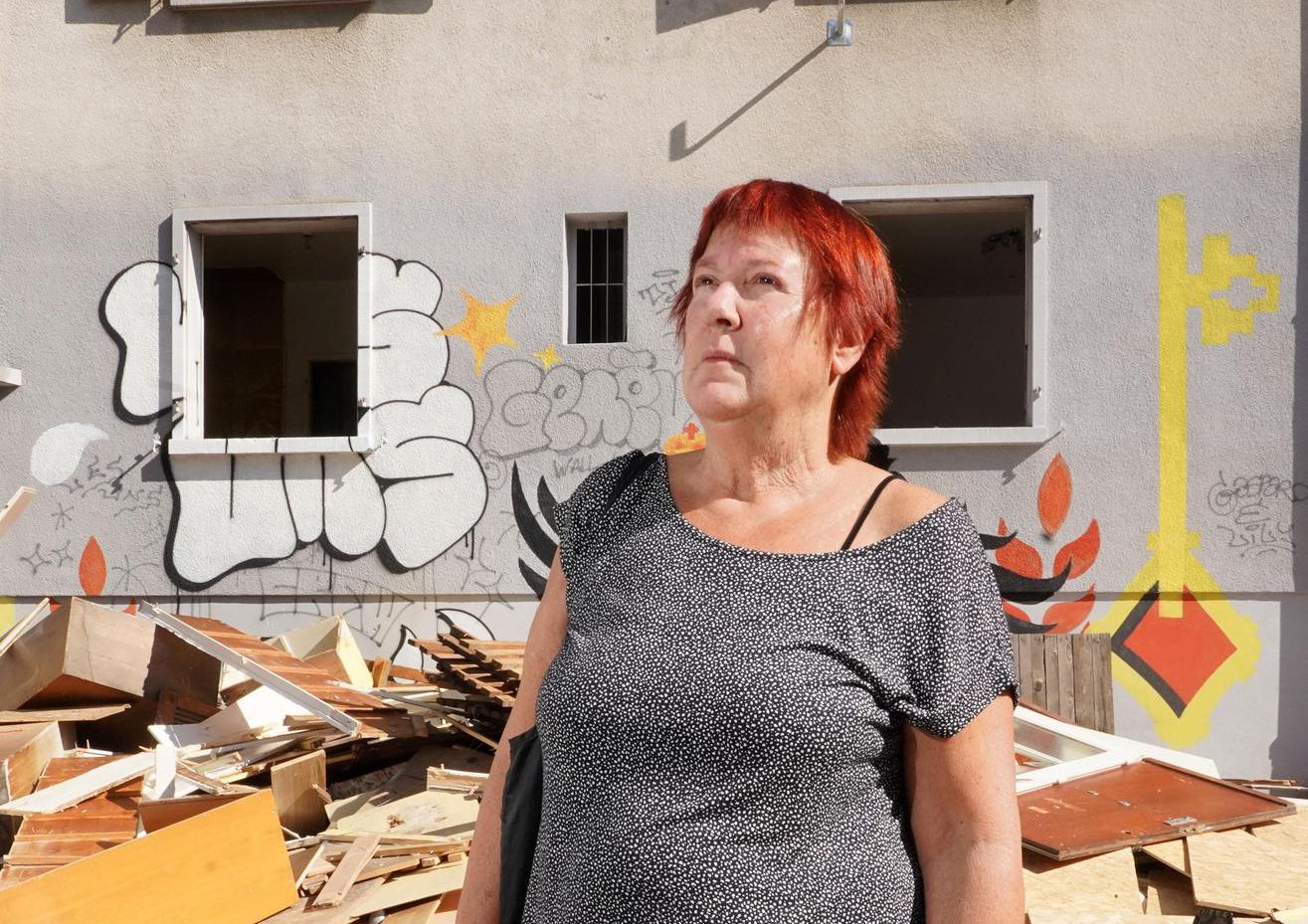 Henriette Stebler à la Cité Léopard qui est en voie de destruction.