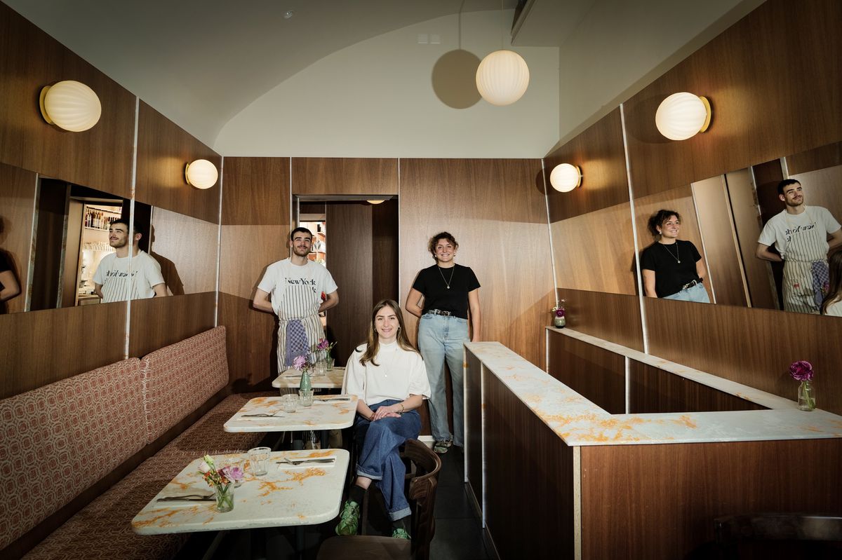 Genève, le 18 avril 2024. Rencontre avec les trois jeunes patrons du tout nouveau Comptoir du Boulevard, épicerie-restaurant ouvert au 14, boulevard Georges-Favon. Les deux Charlotte et Romain.