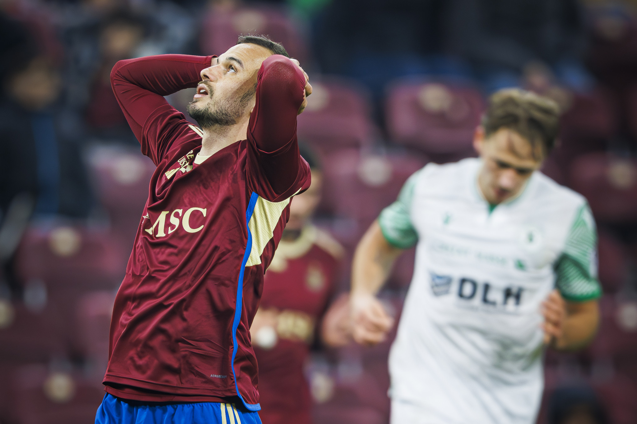L'attaquant genevois Jeremy Guillemenot reagit lors de la rencontre de football de Super League entre le Servette FC (SFC) et le Yverdon Sport FC ce samedi 27 janvier 2024 au stade de Geneve. (KEYSTONE/Valentin Flauraud)