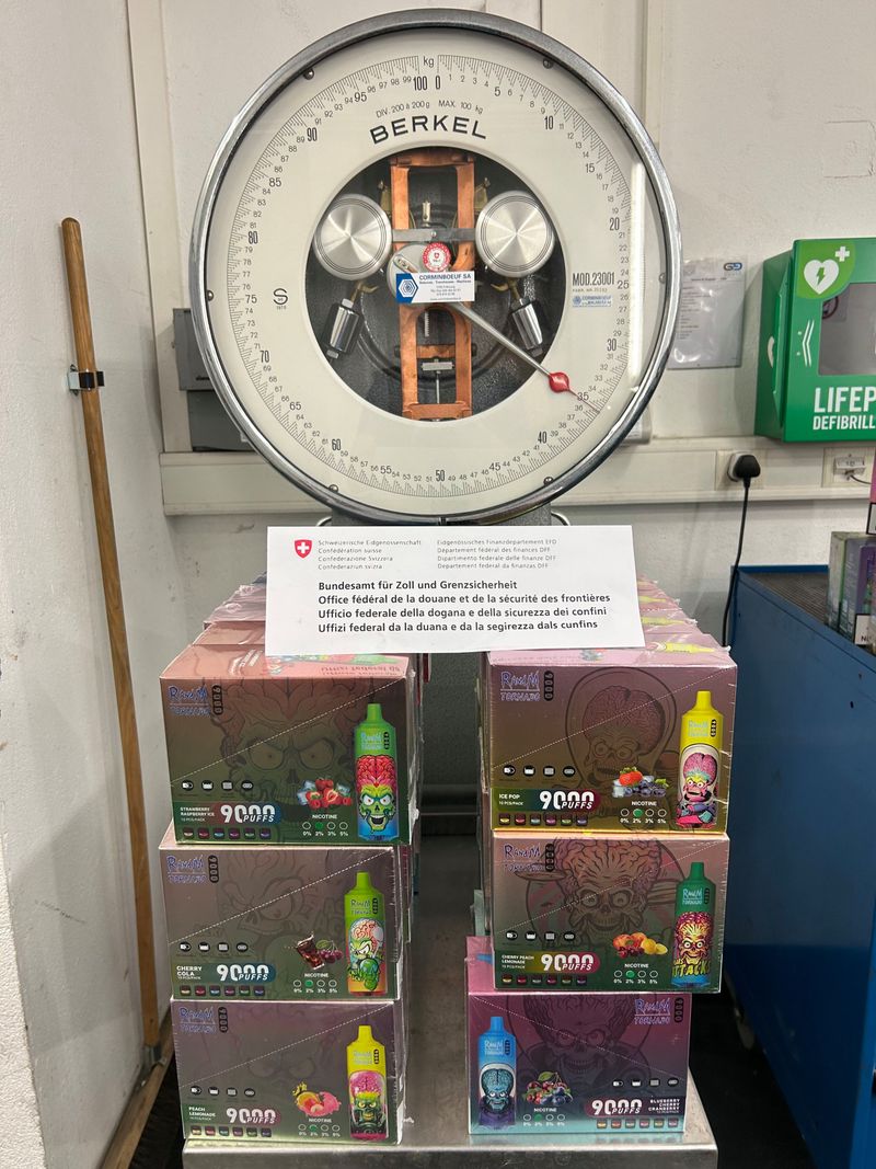 Un Français passe la douane avec près de 500 puffs