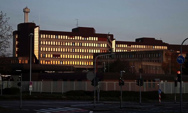 Parlamentarier und Hinterbliebene wollen Licht ins Dunkel bringen: Gebäude des deutschen Bundesverfassungsschutzes in Berlin. (13. November 2011)