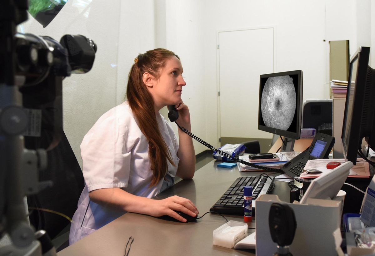 Le service a été développé par les spécialistes de l’hôpital et utilise la solution informatique de  la société privée soignez-moi.ch. 