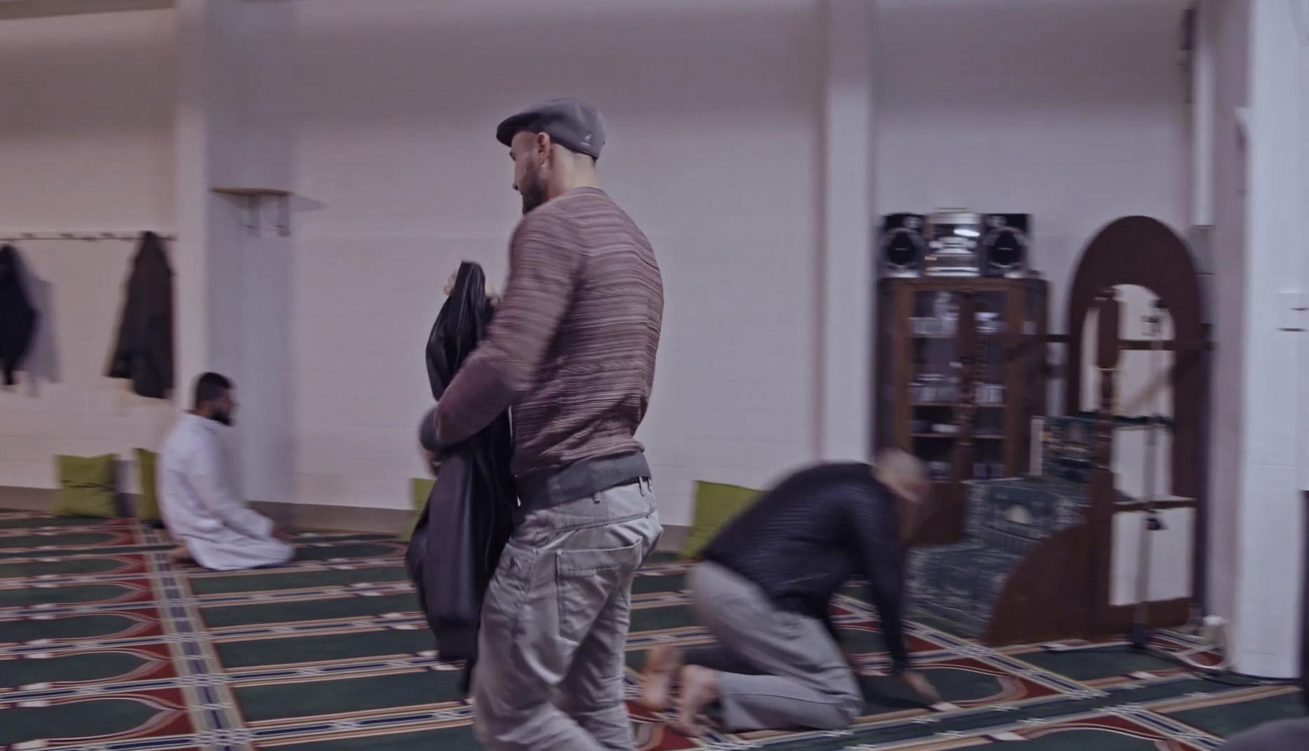 Johan s’est laissé filmer pendant plusieurs années entre Lausanne et Dubaï, où il vit actuellement. 