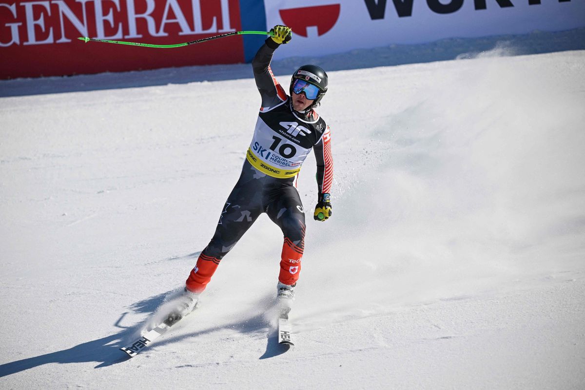 Le Canadien James Crawford jubile: il est champion du monde de super-G.