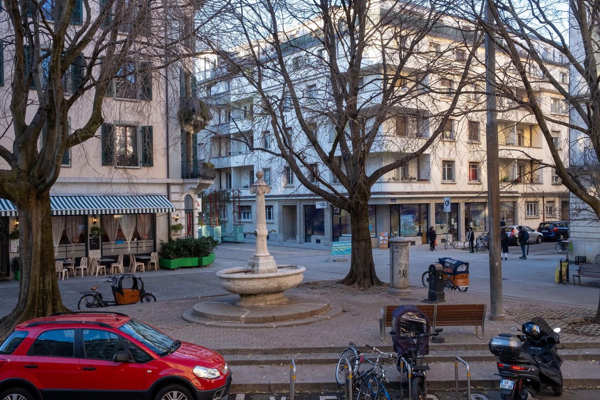 Suisse, Genève, le 04 décembre 2024. A l'angle des rues Philippe Plantamour, Jean-Jacquet et rue du Léman, une petite place sans nom a trouvé son appelation. Elle s'appellera place GRISELIDIS REAL.