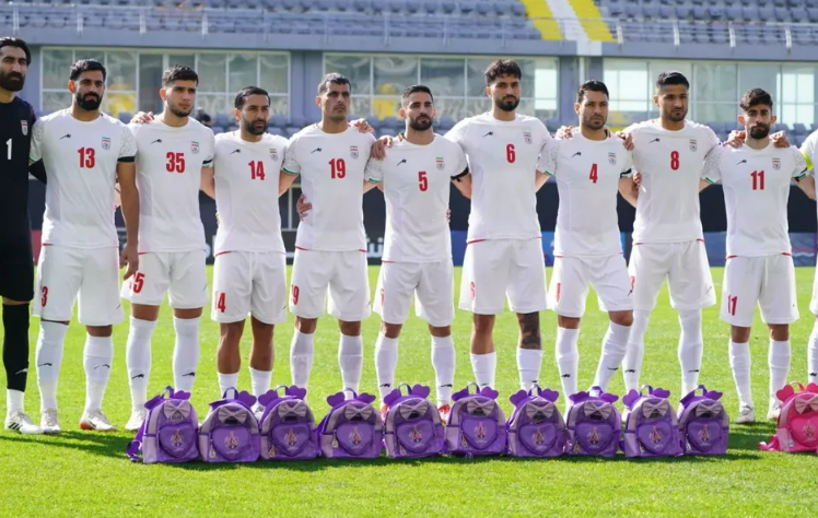 Protest mit Schulranzen: Iran verliert WM-Test gegen Nigeria