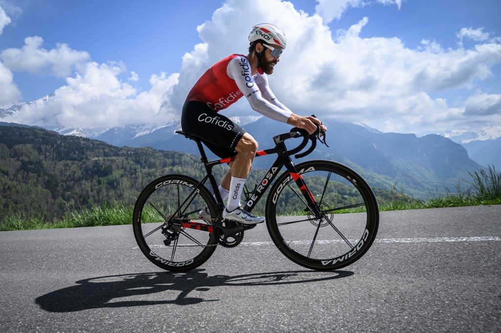 Overall third Cofidis' German rider Simon Geschke competes in the final stage, a 15.8 km time trial Aigle to Villars-sur-Ollon at the Tour de Romandie UCI World Tour 2022 cycling race in Villars-sur-Ollon, western Switzerland, on May 1, 2022. (Photo by Fabrice COFFRINI / AFP)