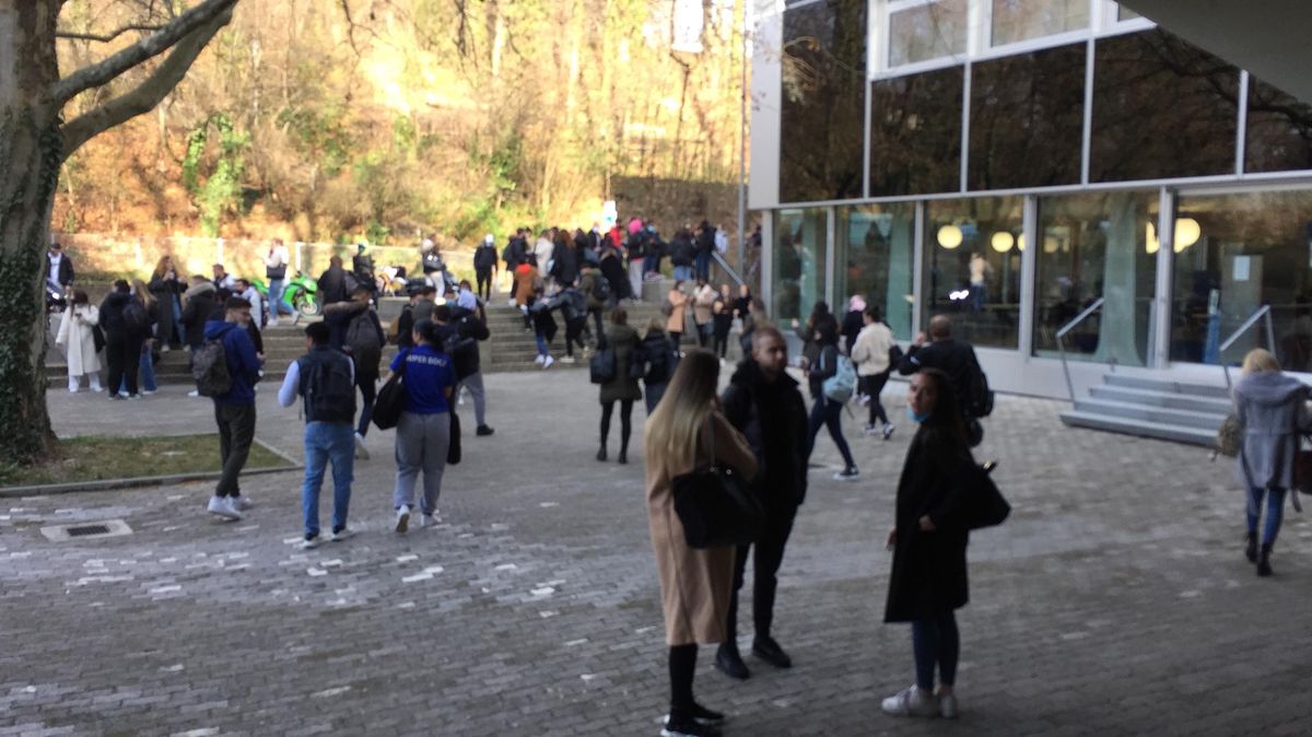 La police a reçu l’alarme aux alentours de 9h. Les étudiants ont été évacués
