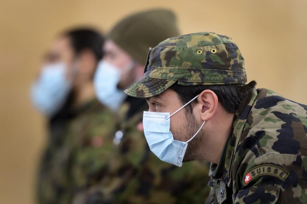 Vendredi à 8h, 181 militaires des services de troupe et des écoles de recrues se trouvaient en isolement et 273 autres en quarantaine.