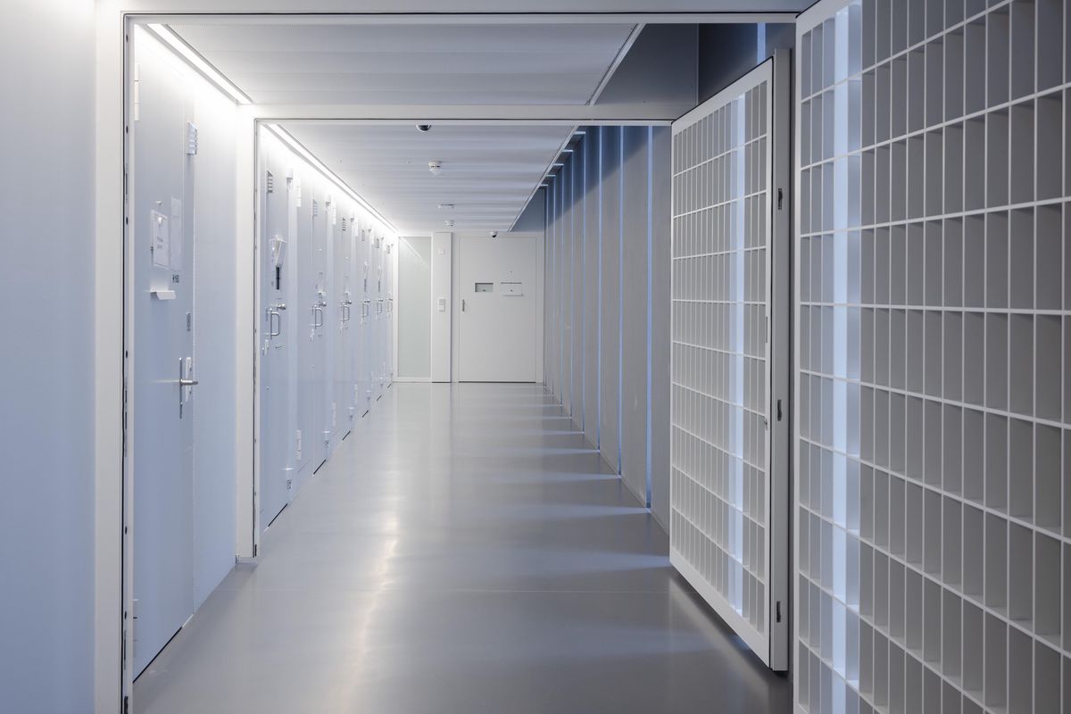 Purger une peine de prison ne veut pas dire perdre la garde de ses enfants. (KEYSTONE/Michael Buholzer)