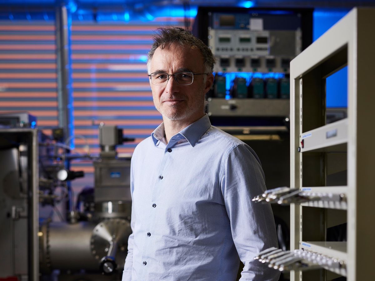 Neuchâtel, le 26 janvier 2023. Interview et portrait d’Andreas Hütter, un des responsables du nouveau Battery Lab du CSEm.    Photo Yvain Genevay / Le Matin Dimanche