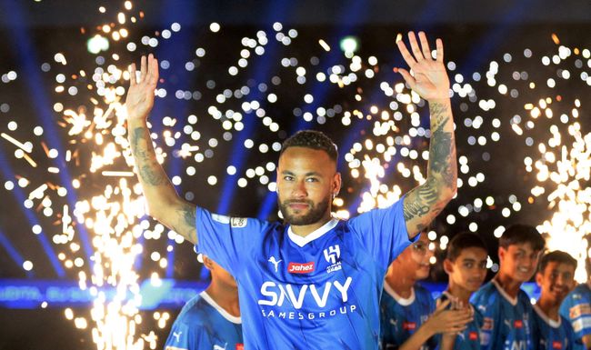 L’Arabie Saoudite a fait une percée spectaculaire sur le marché mondial des transferts, en s’attachant les services de plusieurs grandes stars du ballon rond (ici Neymar).