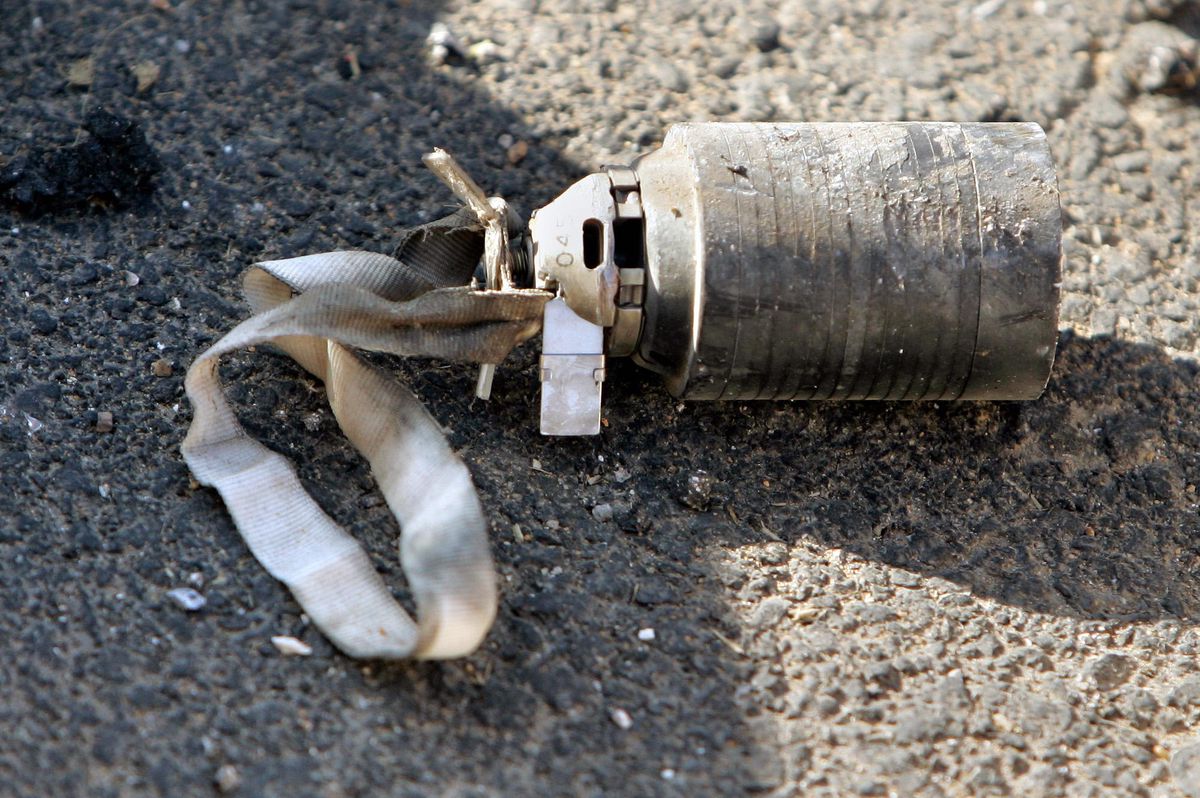 Une bombe non explosée sur la route à environ 100 mètres de l’hôpital principal de Tibnin dans le sud du Liban.
BEN CURTIS/KEYSTONE
