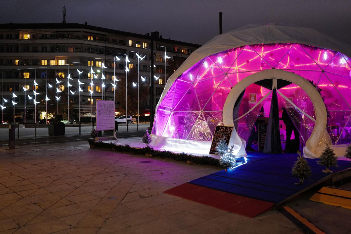Carouge le 4 novembre 2020. Décoration de Noël à Carouge, Place de l'Octroi. © Steeve Iuncker-Gomez