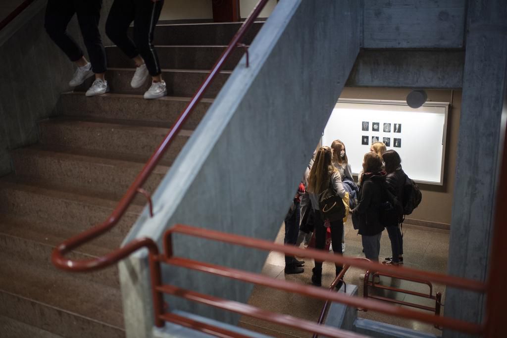 Une trentaine d’élèves et enseignants ont été testés à Glaris et le résultat était positif pour une douzaine de personnes.