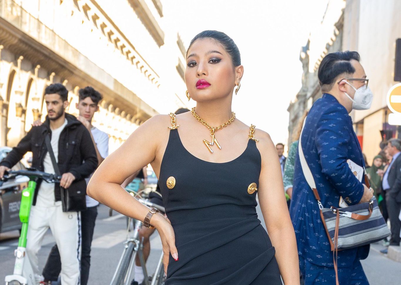 À la fasion Week de Paris ce 4 juillet, sa robe à tétons Schiaparelli n’est pas passée inaperçue. 