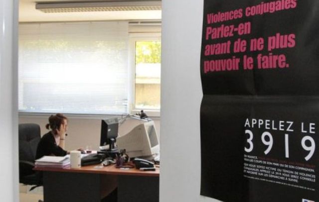 Le «téléphone» permet de mettre en relation en appuyant sur une simple touche une victime potentielle avec un professionnel de la lutte contre ces violences.