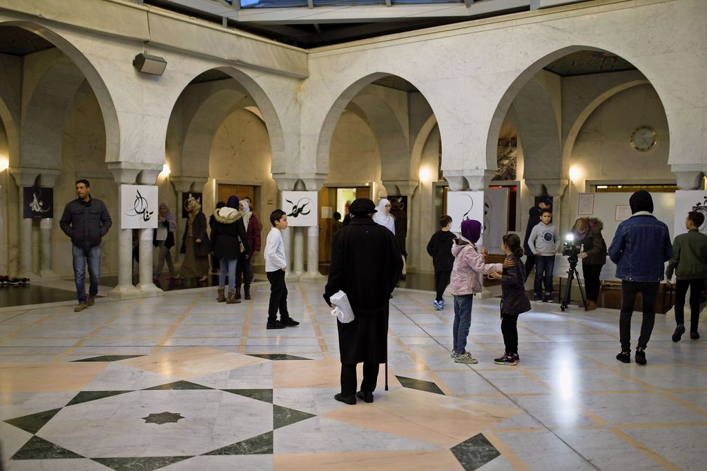 Visite contrastée de deux lieux de culte musulmans
