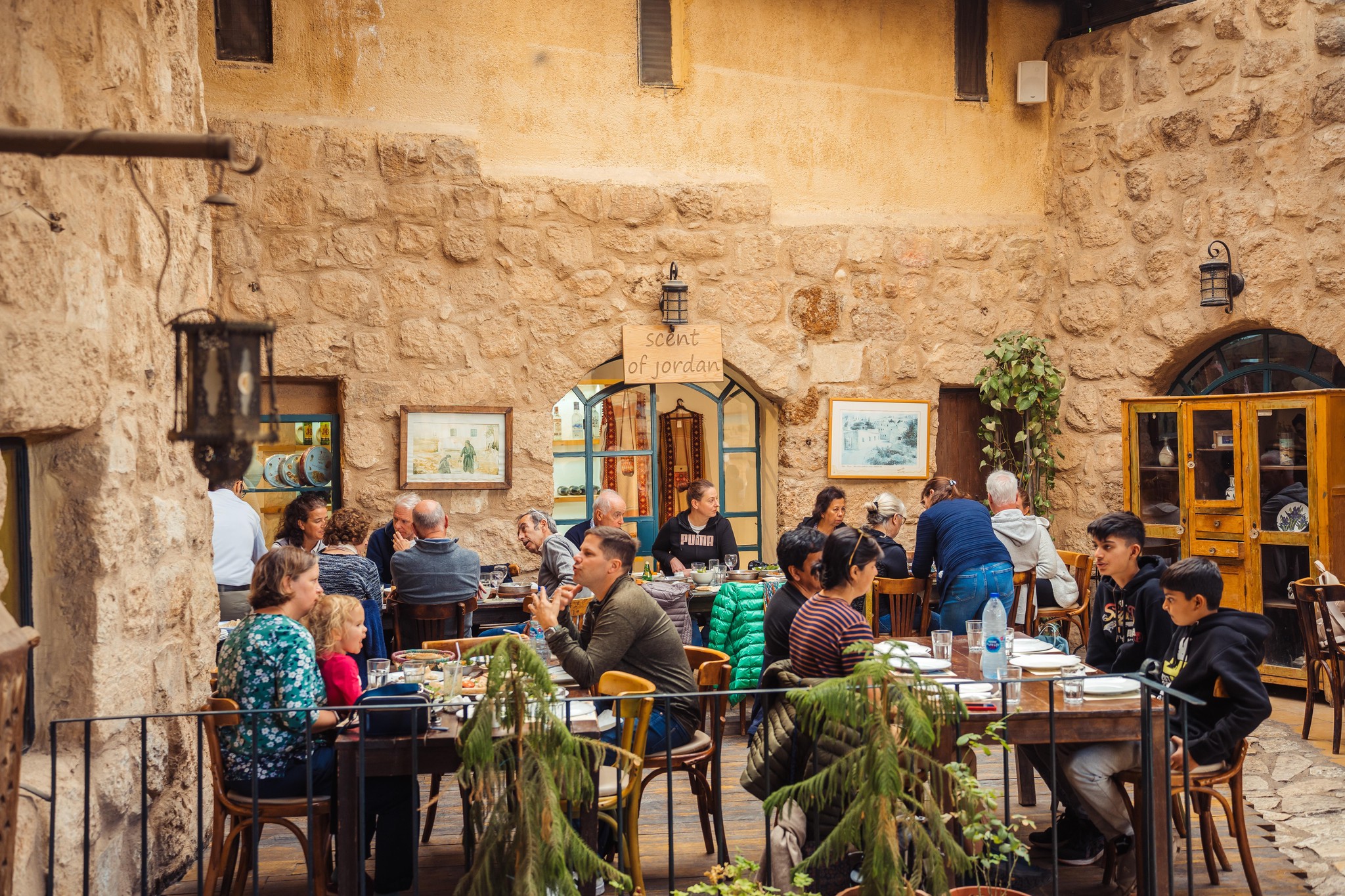 Ce restaurant est aménagé dans un lot d’anciennes maisons.