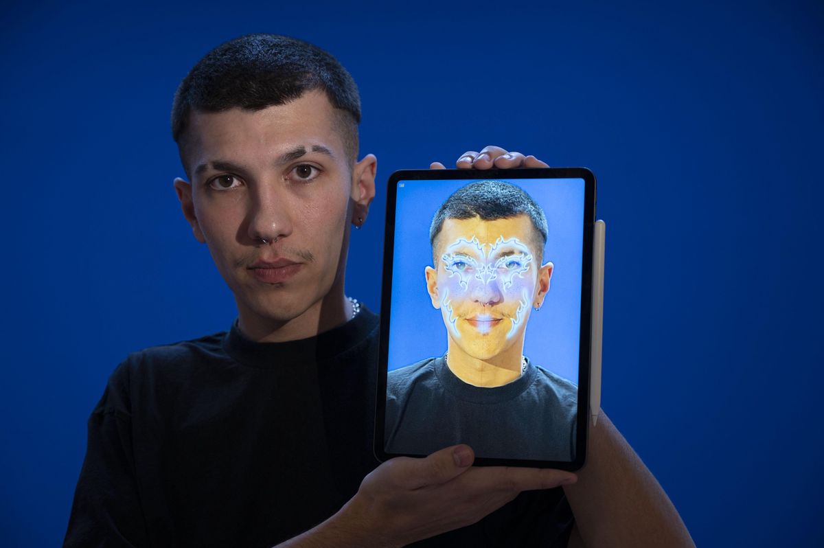 Les filtres de Mica cartonnent sur les réseaux sociaux. Une de ses créations a même terminé sur le nez d’Emily Ratajkowski.