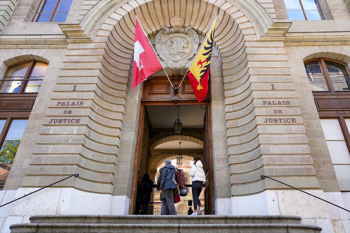 Geneve, le 18/04/2023 - Palais de Justice. Rassemblement pour assister aux audiences de demande de libertées des détenus dans la prison de Favra.