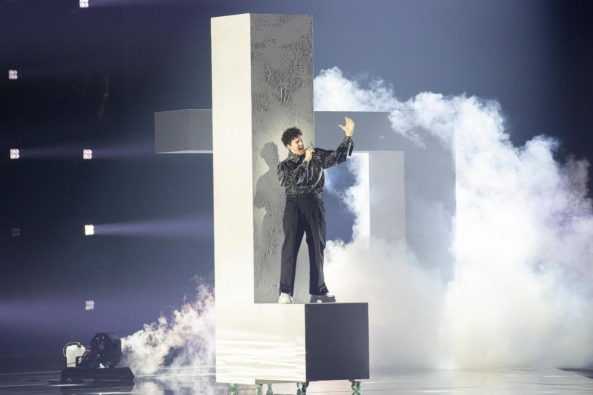 Gjon’s Tears lors d’une des six répétitions sur scène à Rotterdam avant la demi-finale de jeudi. 