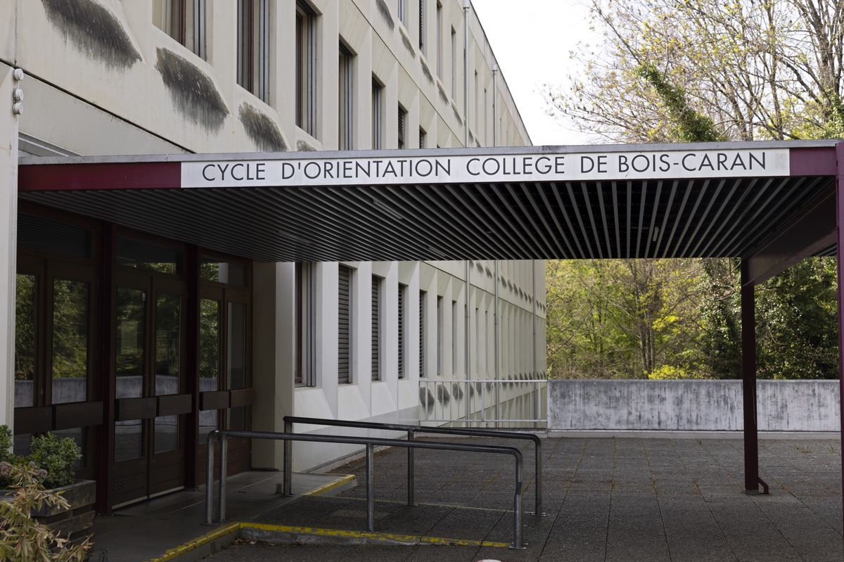 Certains élèves ont doublement sué jeudi au Cycle d'orientation Collège de Bois-Caran, à Collonge-Bellerive  (KEYSTONE/Salvatore Di Nolfi)