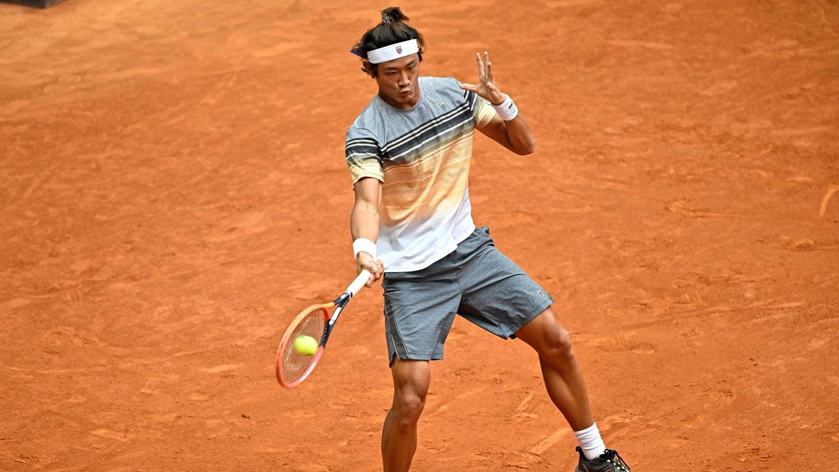 "Zhizhen Zhang Makes History as First Chinese Player to Reach Round of