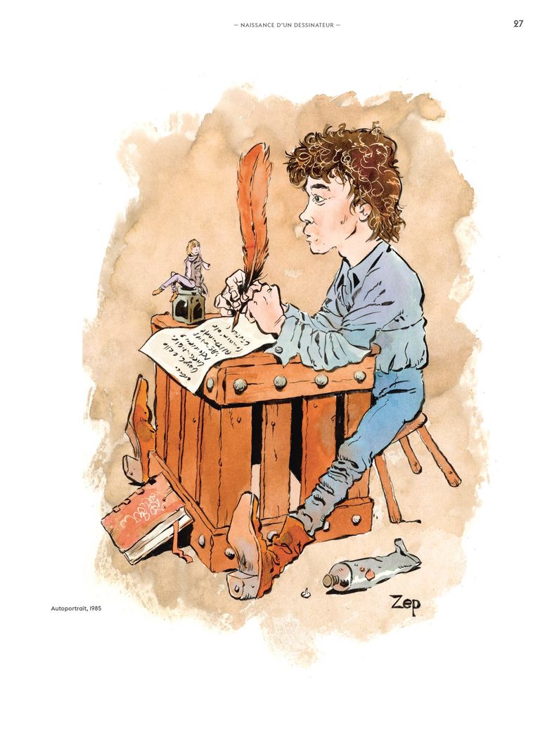 Illustration d'un jeune homme aux cheveux bouclés écrivant avec une plume sur un rouleau de papier, assis sur une caisse en bois. Un petit personnage se tient à côté du manuscrit. L'artiste est Zep, comme indiqué dans l'image.