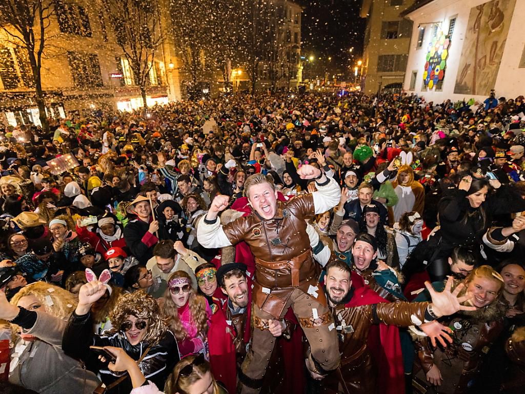 Le carnaval de Lucerne a débuté jeudi matin à 5h.