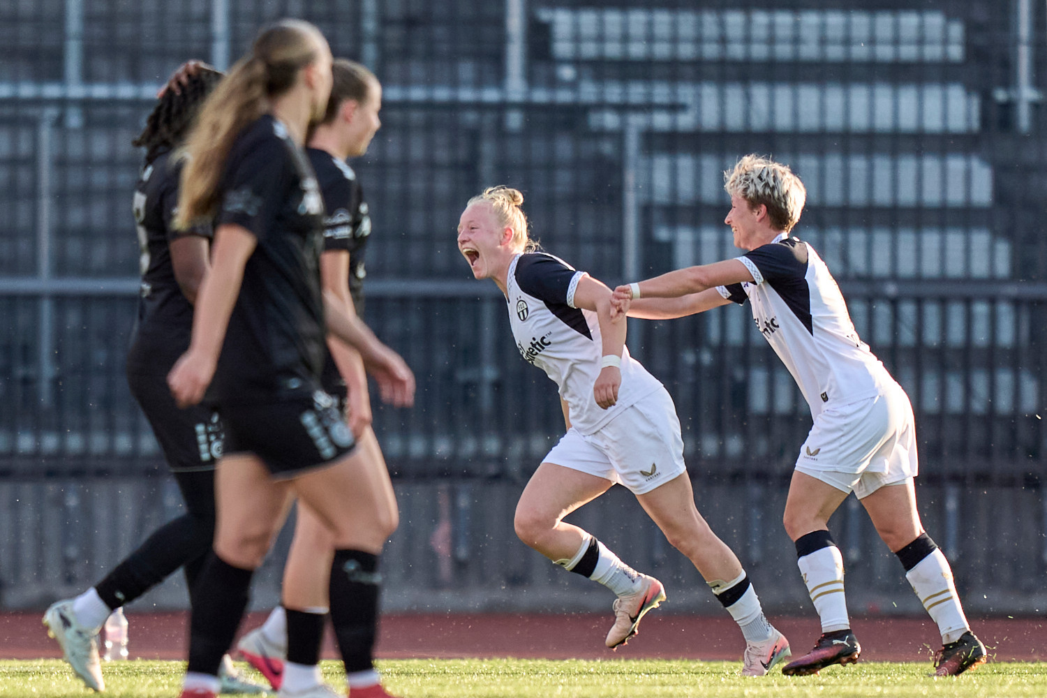 Playoff-Viertelfinal: FCZ-Frauen überzeugen und legen im Zürcher Derby vor
