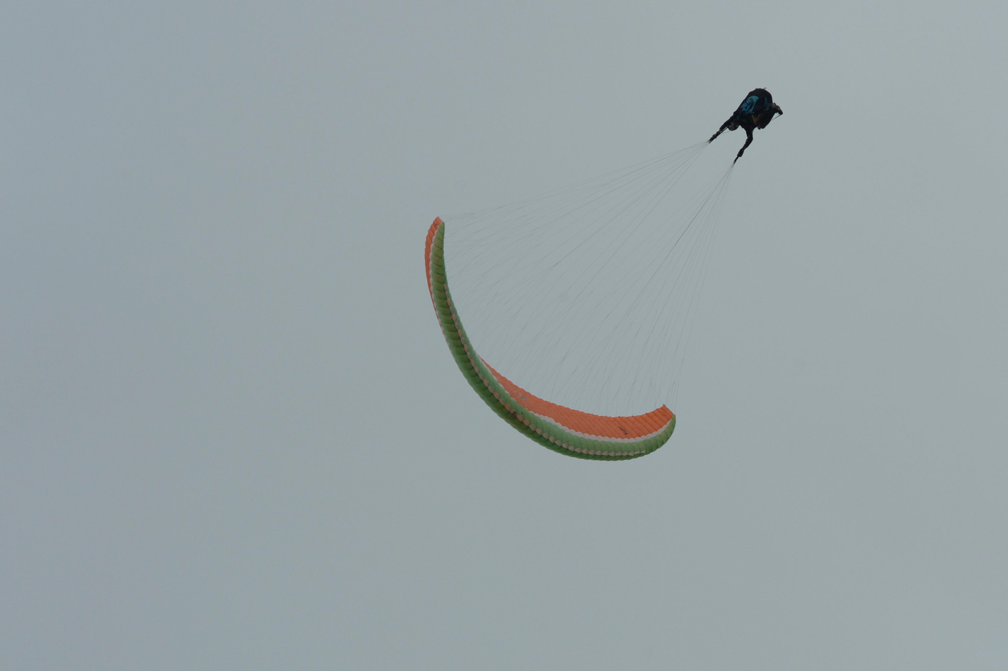 «Au moment de l’éclipse»: Un homme et ses deux filles chutent en parapente à Sonchaux