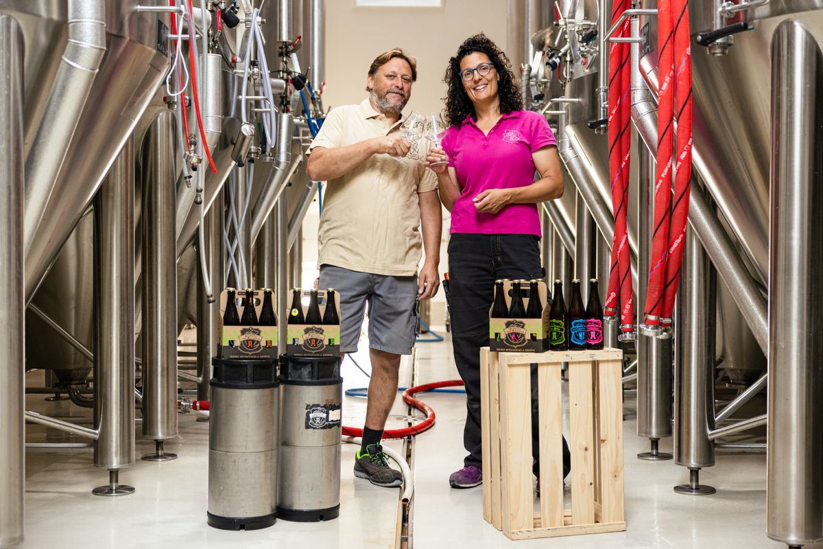 La brasserie dispose de 8 fermenteurs, d’une capacité de 4000 litres chacun, ainsi que de 7 cuves de garde, où la bière repose deux mois, lui assurant une qualité optimale.