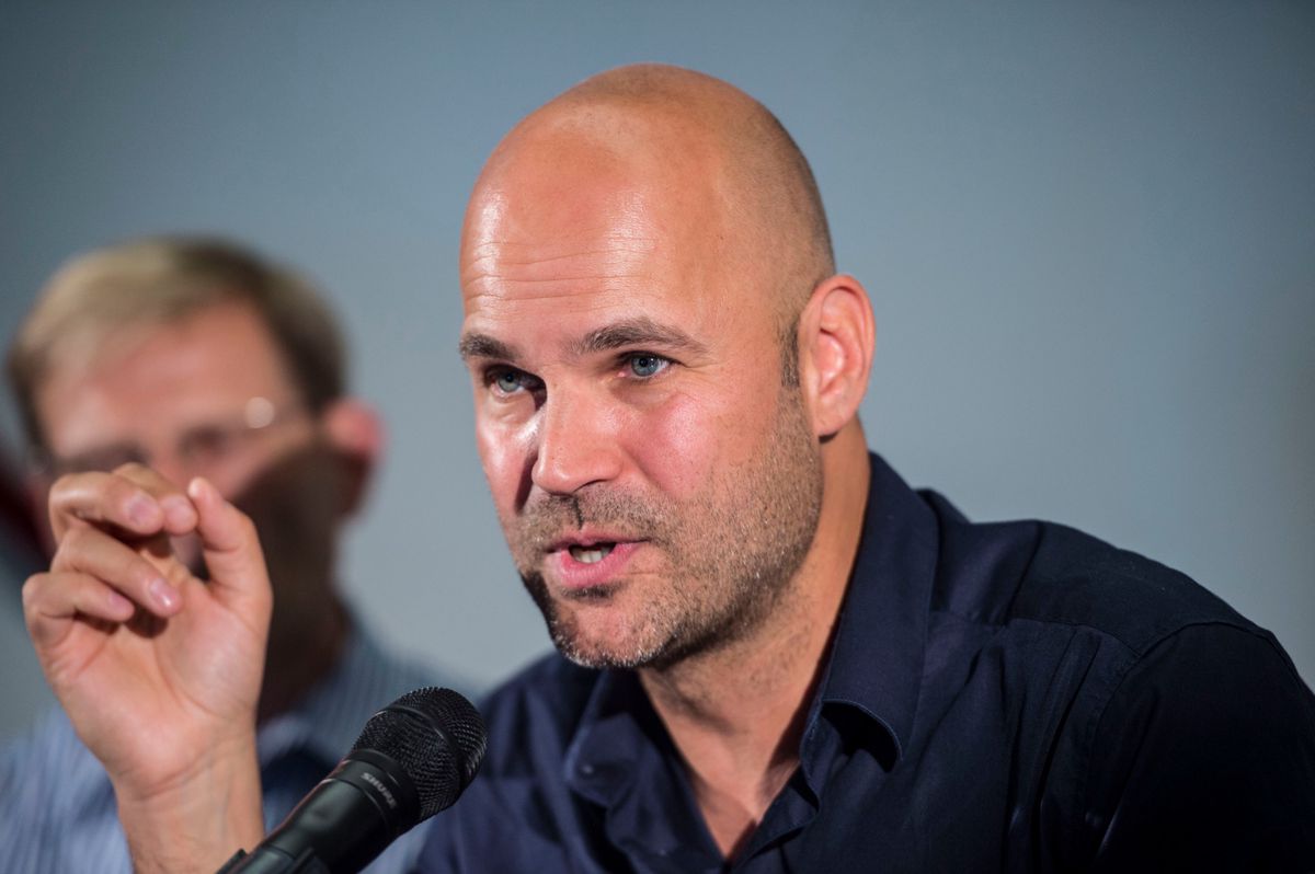 CovidFallzahlen in Zürich Theaterdirektor springt wegen Corona auf