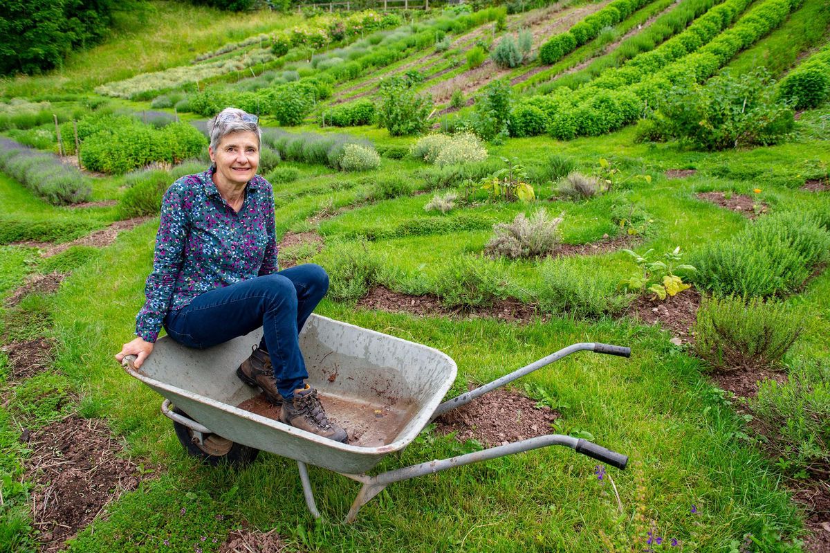 Bettina Fehlmann a accepté de poser dans sa brouette pour faire plaisir à la photographe. Elle en a ri.