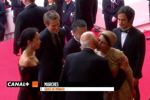 Une bise sur le tapis rouge de Cannes fait scandale en Iran