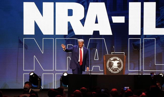 Donald Trump lässt an seinen politischen Gegnern kein gutes Haar: Der Ex-Präsident trat an der Jahresversammlung der NRA auf. (14. April 2023)