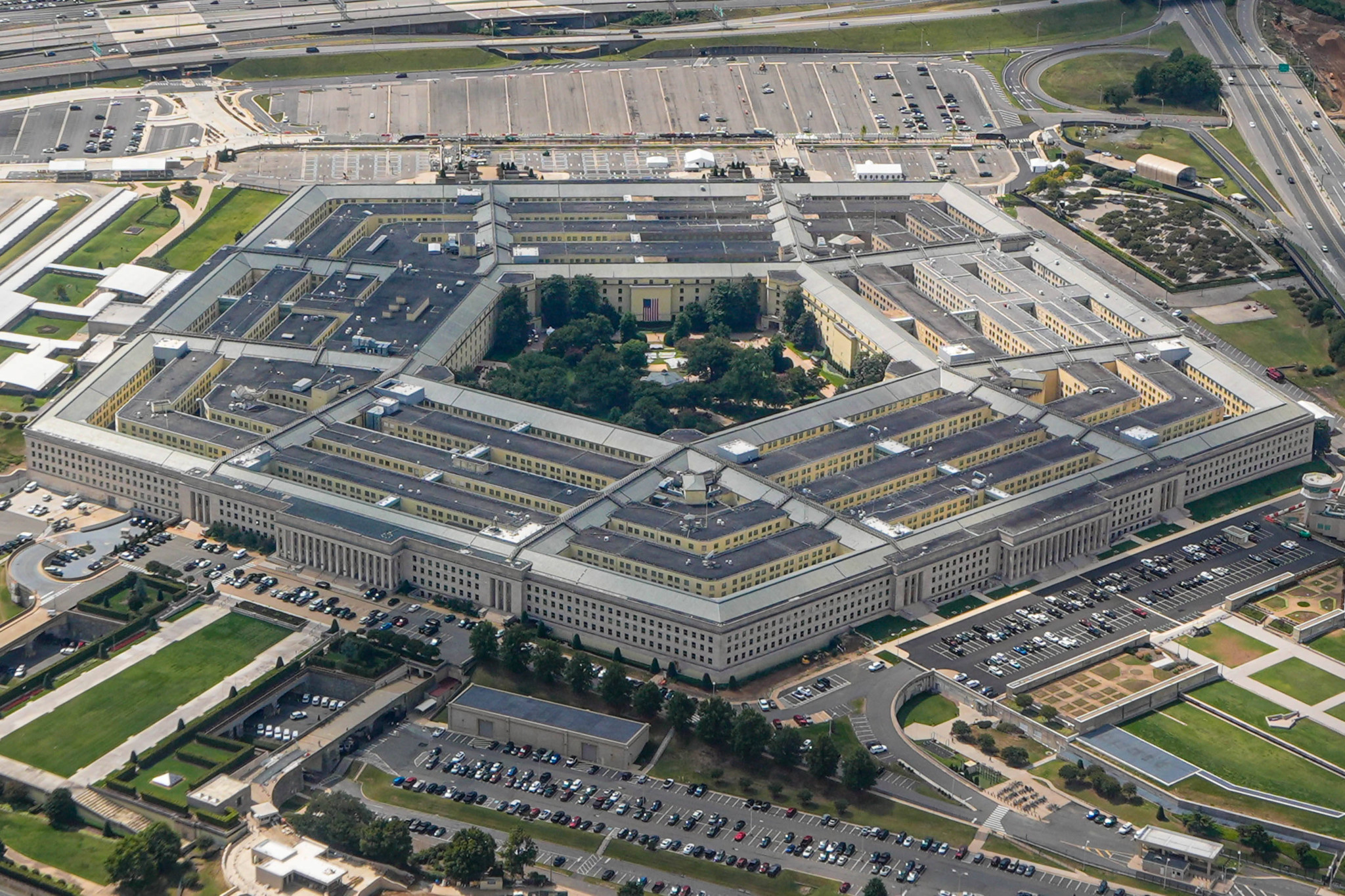 Kriege und Konflikte: Welt im Krisenmodus: Militärausgaben erreichen Rekord