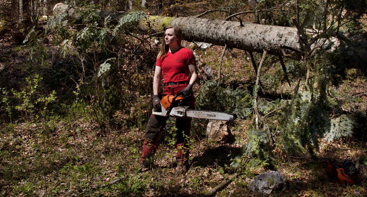 Vallorbe, le 28.04.2022. Gwendoline Erb, apprentie forestière bûcheronne