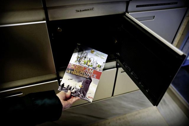Ce livre a été glissé dimanche dans de nombreuses boîtes aux lettres à Genève.