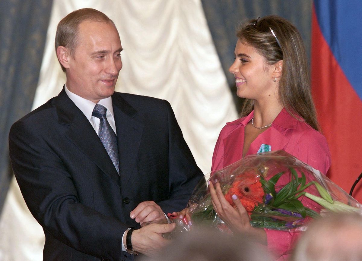 Vladimir Poutine et Alina Kabaeva lors d’une remise de décoration à la gymnaste.