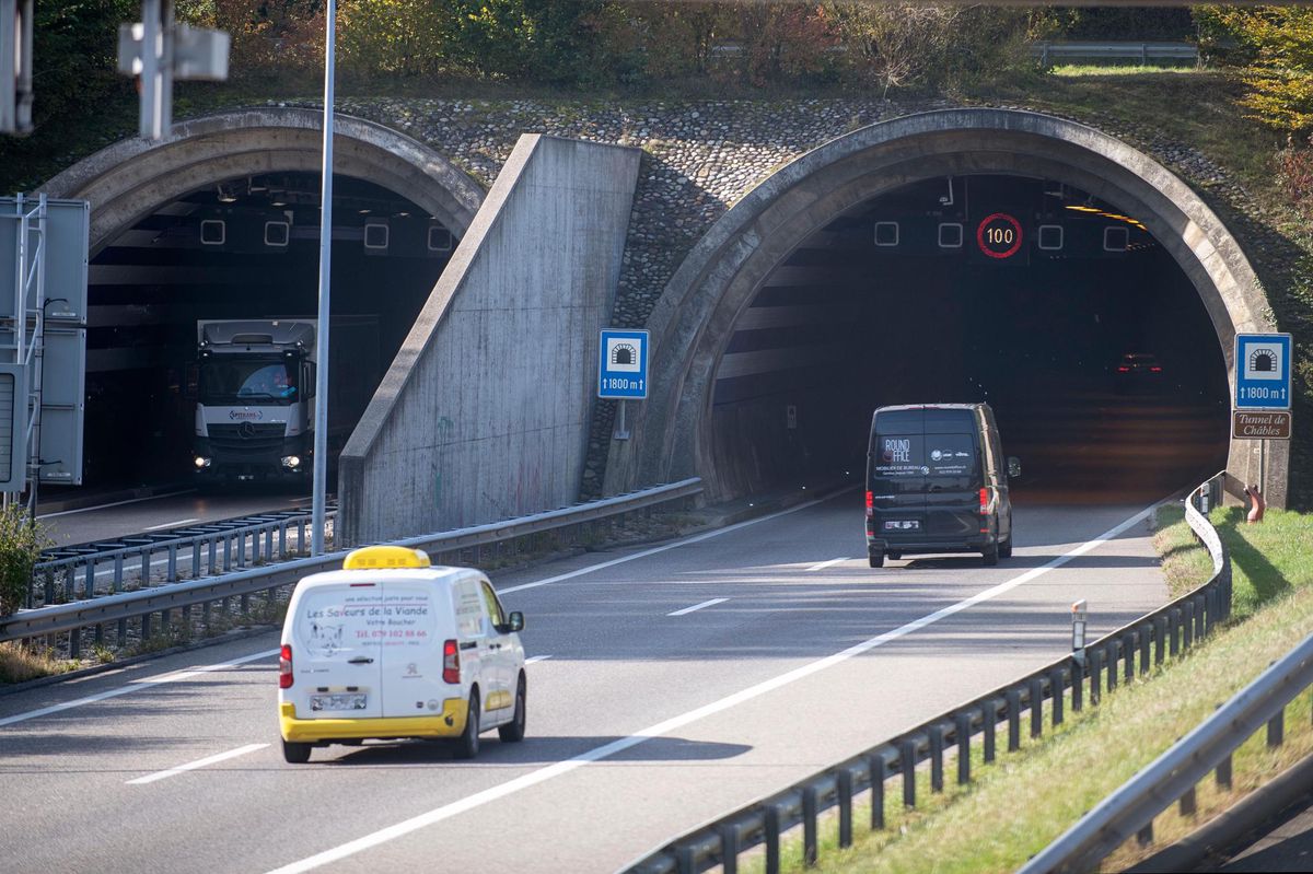 Aucun des 219 tunnels (ici le tunnel de Châbles-Bruyères entre Yverdon et Estavayer) qui jalonnent les autoroutes suisses ne sont équipés d’une bande d’arrêt d’urgence.