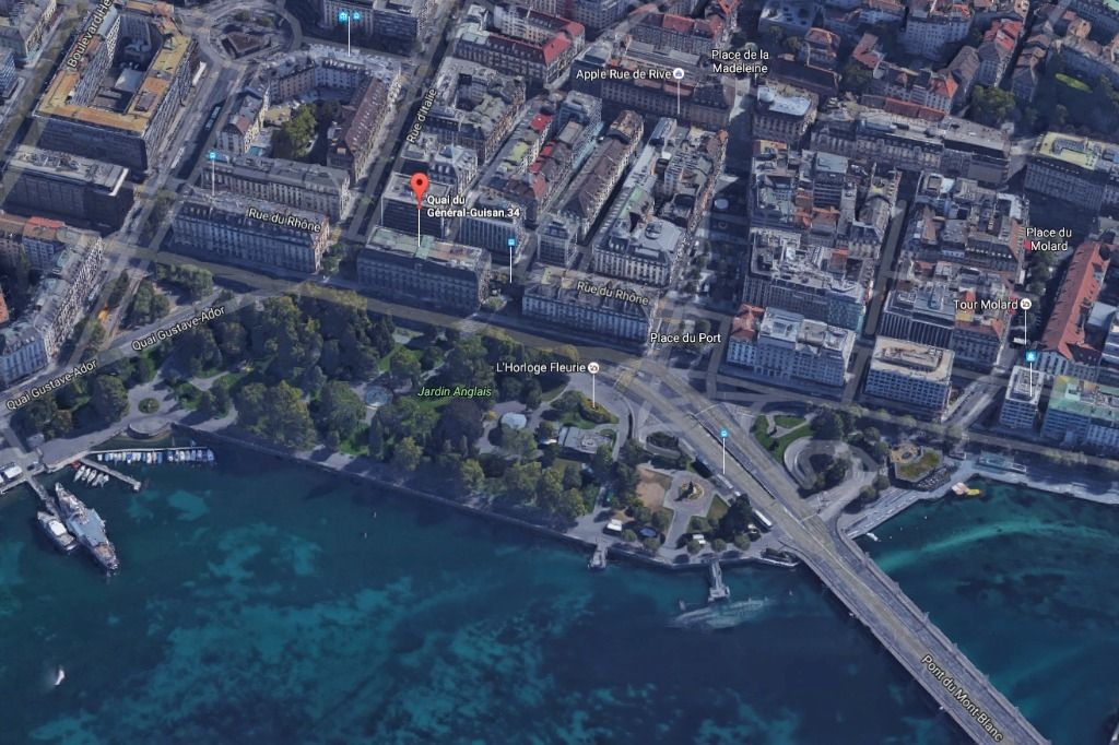 Accident entre une moto et une voiture au quai Général-Guisan