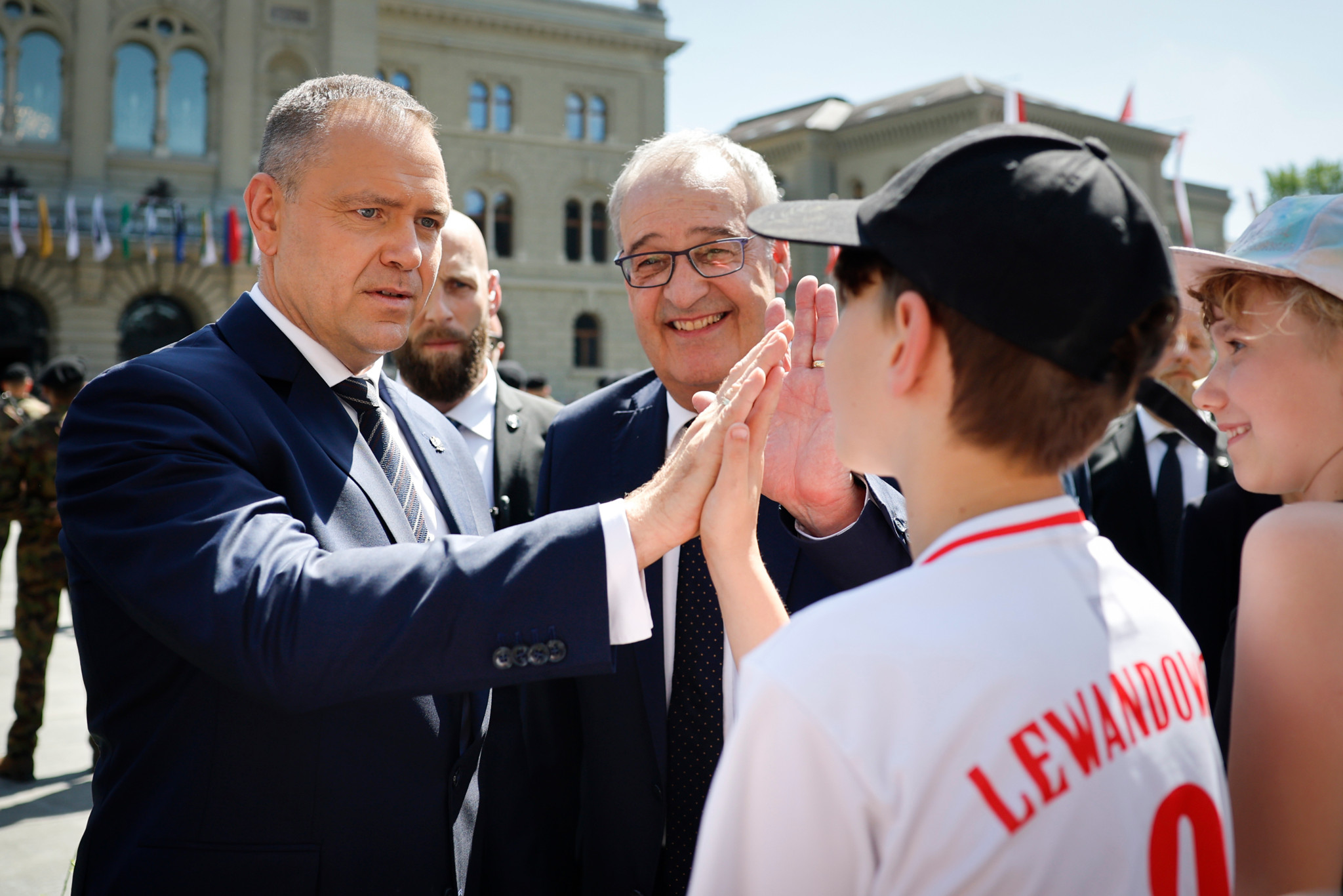Staatsbesuch in Bern: Polens Präsident Nawrocki fordert Europa zu mehr Verteidigung auf