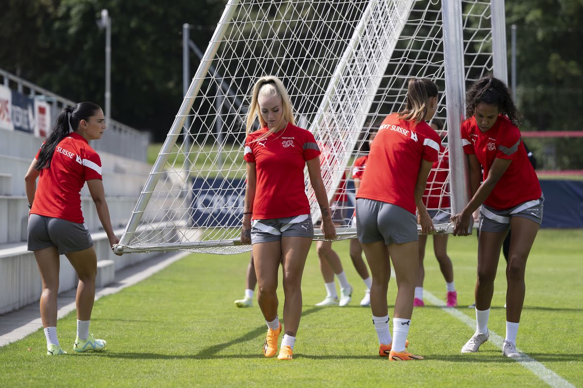 L’équipe de Suisse féminine a entamé sa préparation à Macolin, dans le canton de Berne, avant de se déplacer à Yverdon.